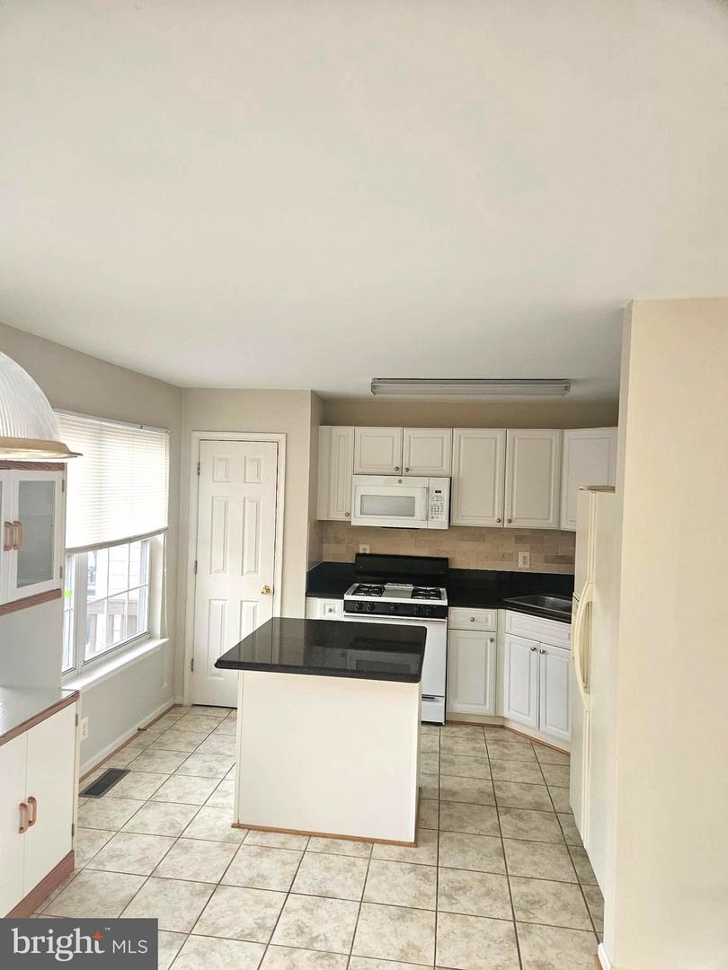 7981 FLAGER CIR