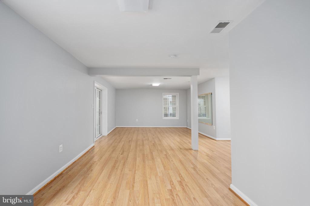 9129 Mineola Ct