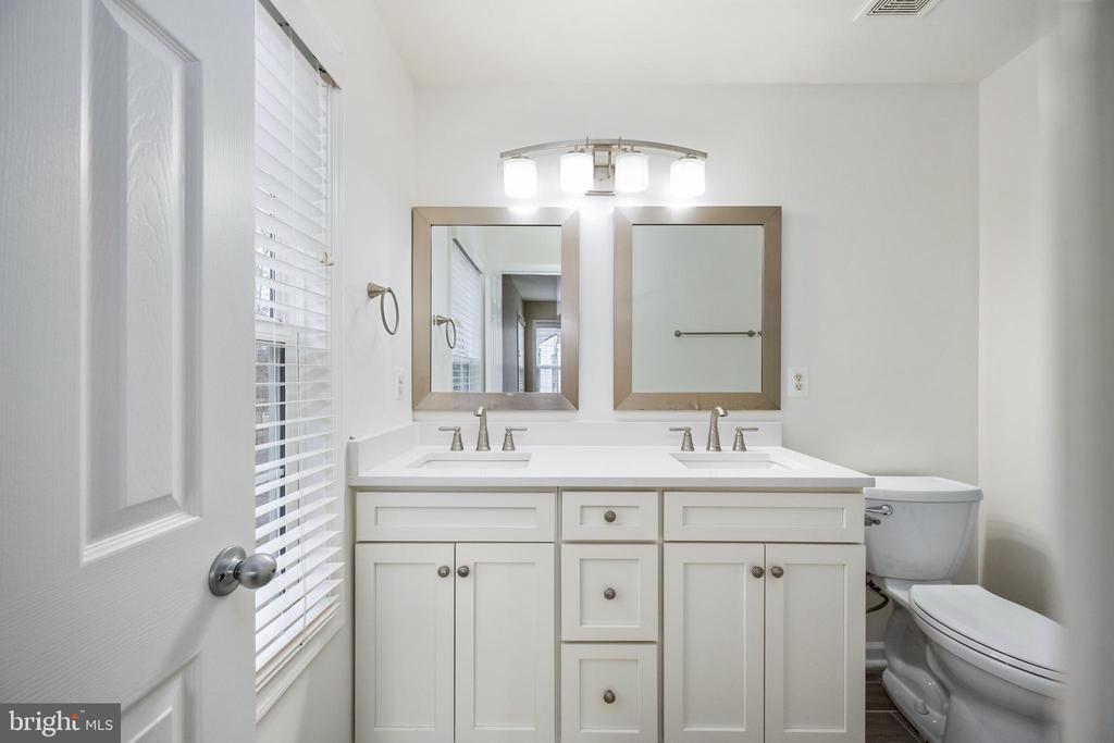 9129 Mineola Ct