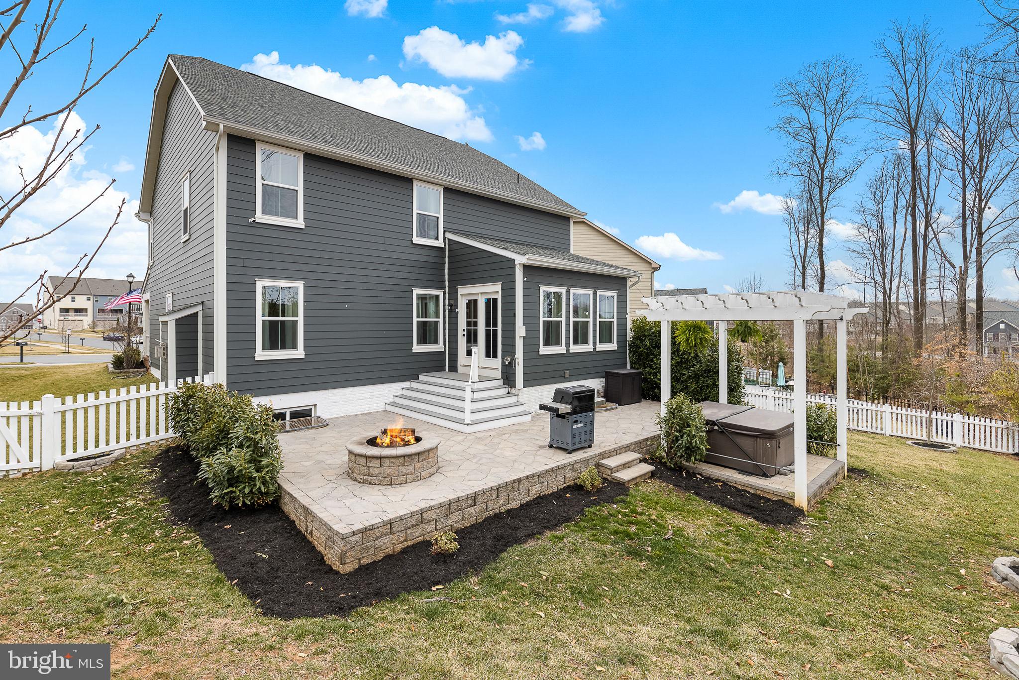 2048 Scarlet Pine Rd