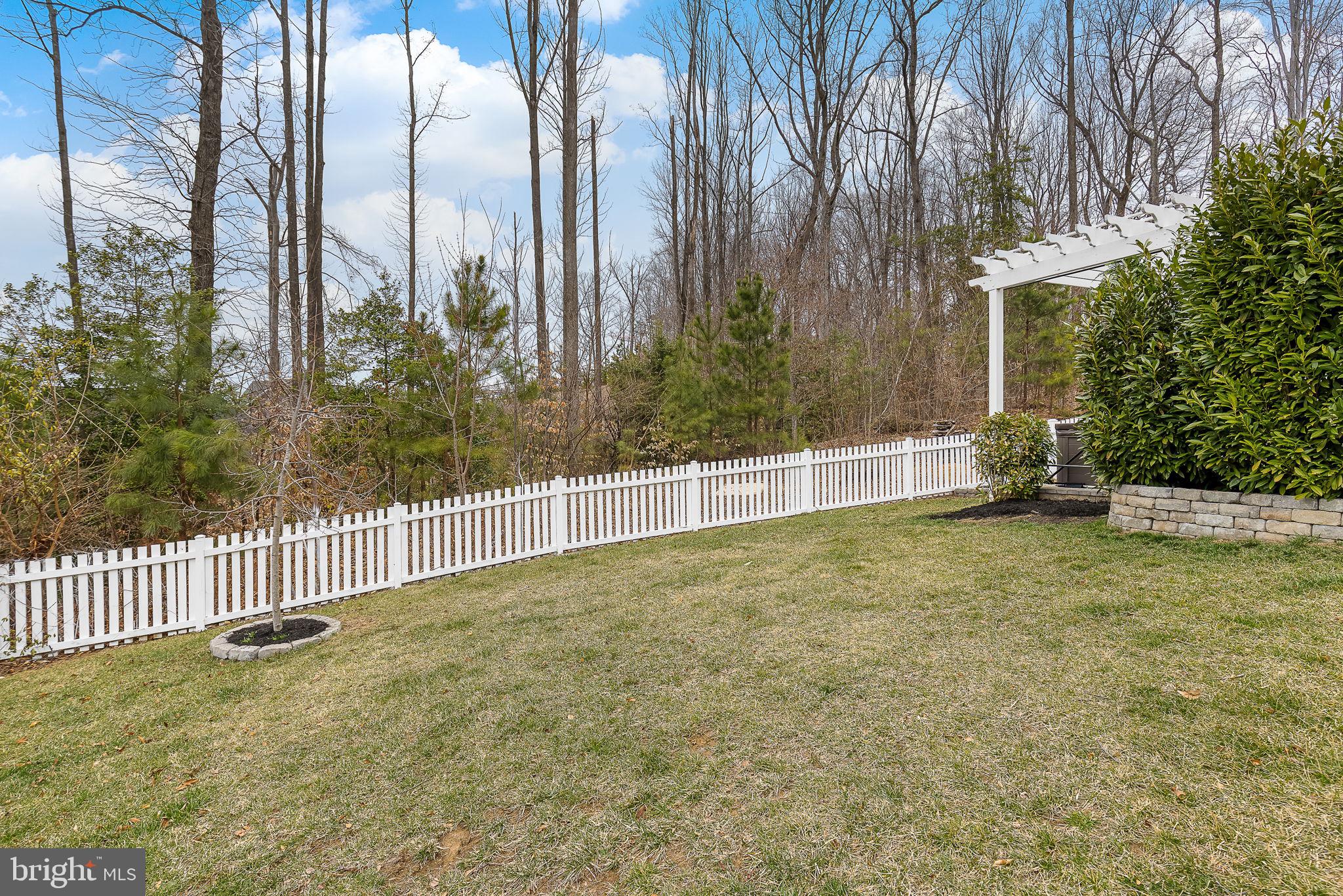 2048 Scarlet Pine Rd