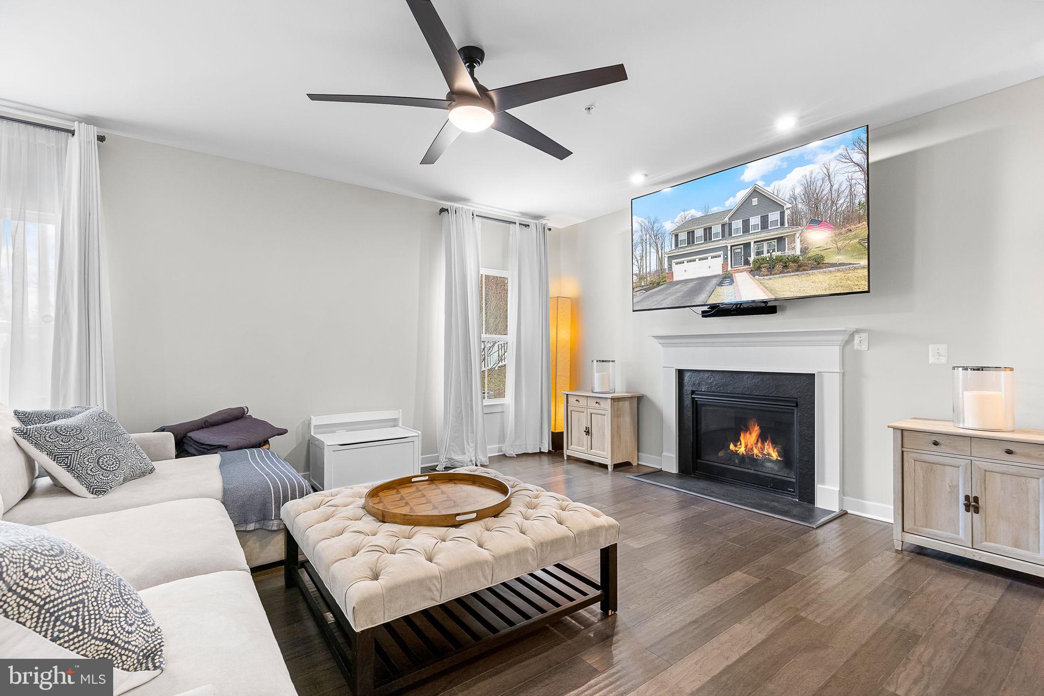 2048 Scarlet Pine Rd