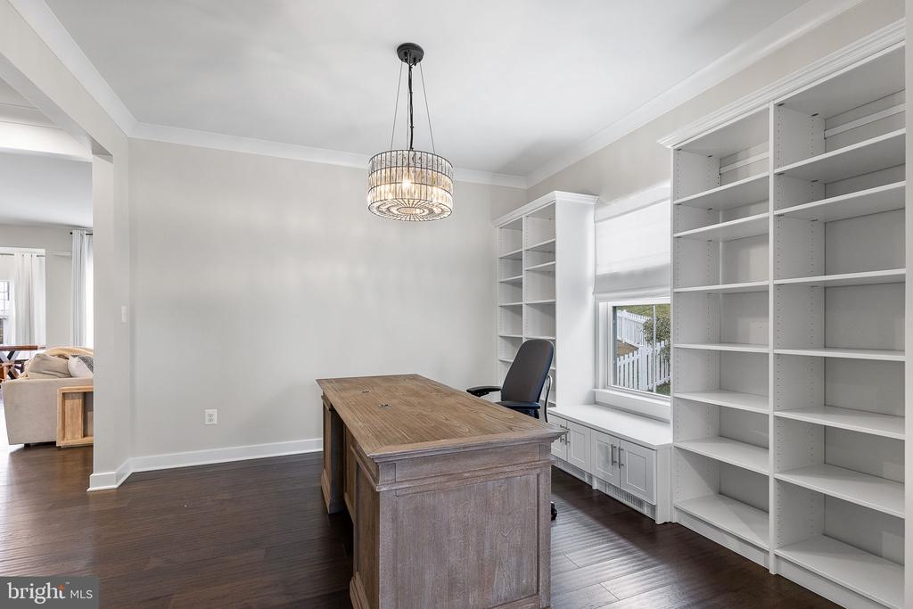 2048 Scarlet Pine Rd