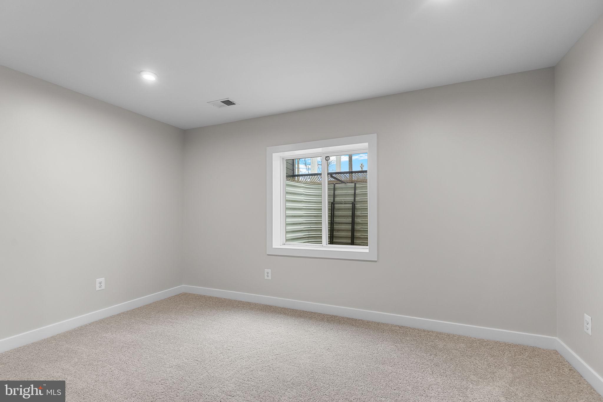 2048 Scarlet Pine Rd