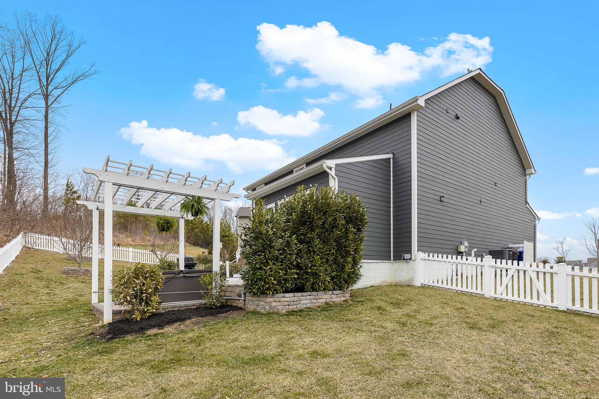 2048 Scarlet Pine Rd