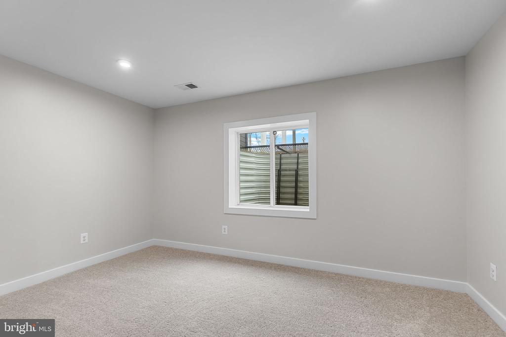 2048 Scarlet Pine Rd