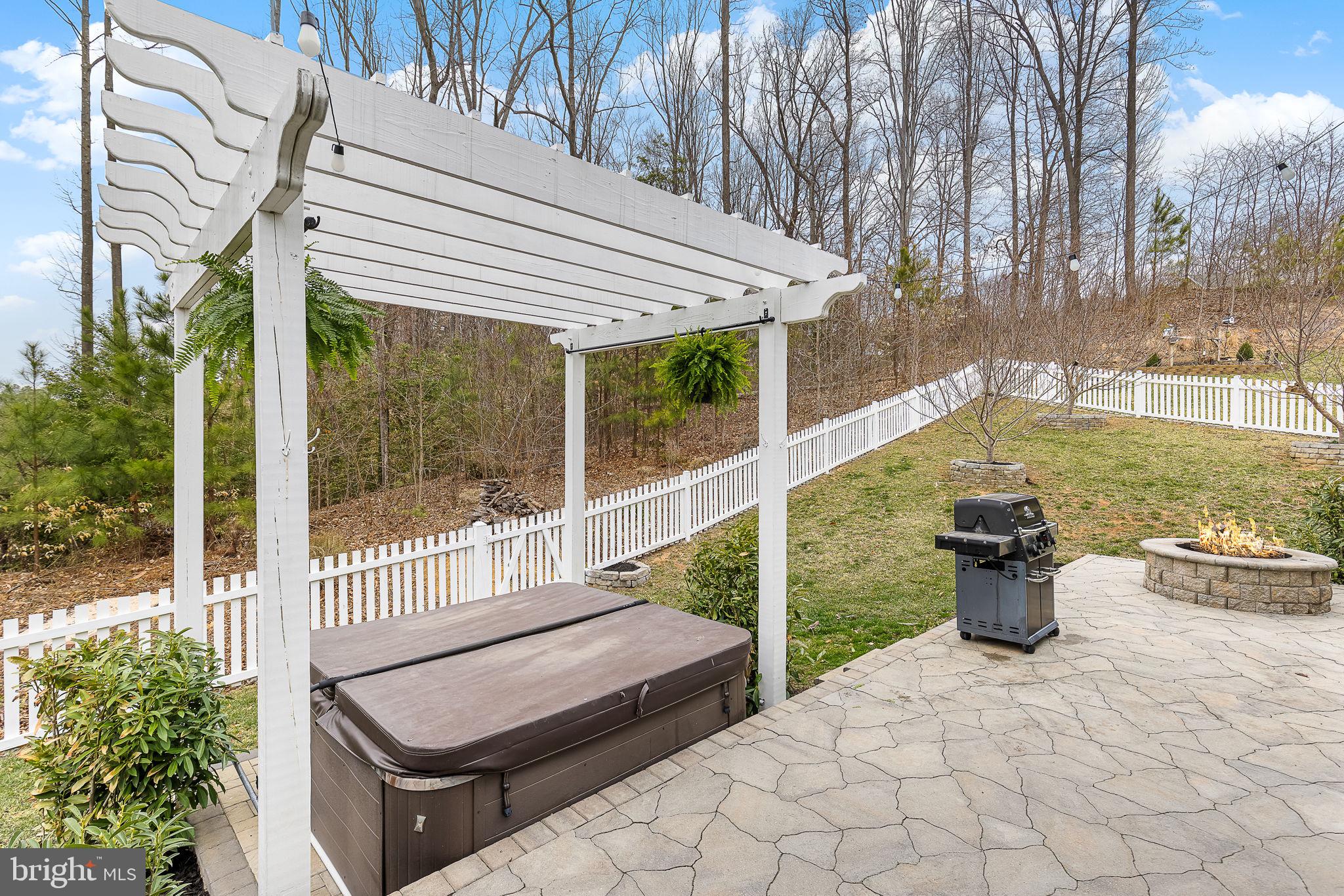 2048 Scarlet Pine Rd