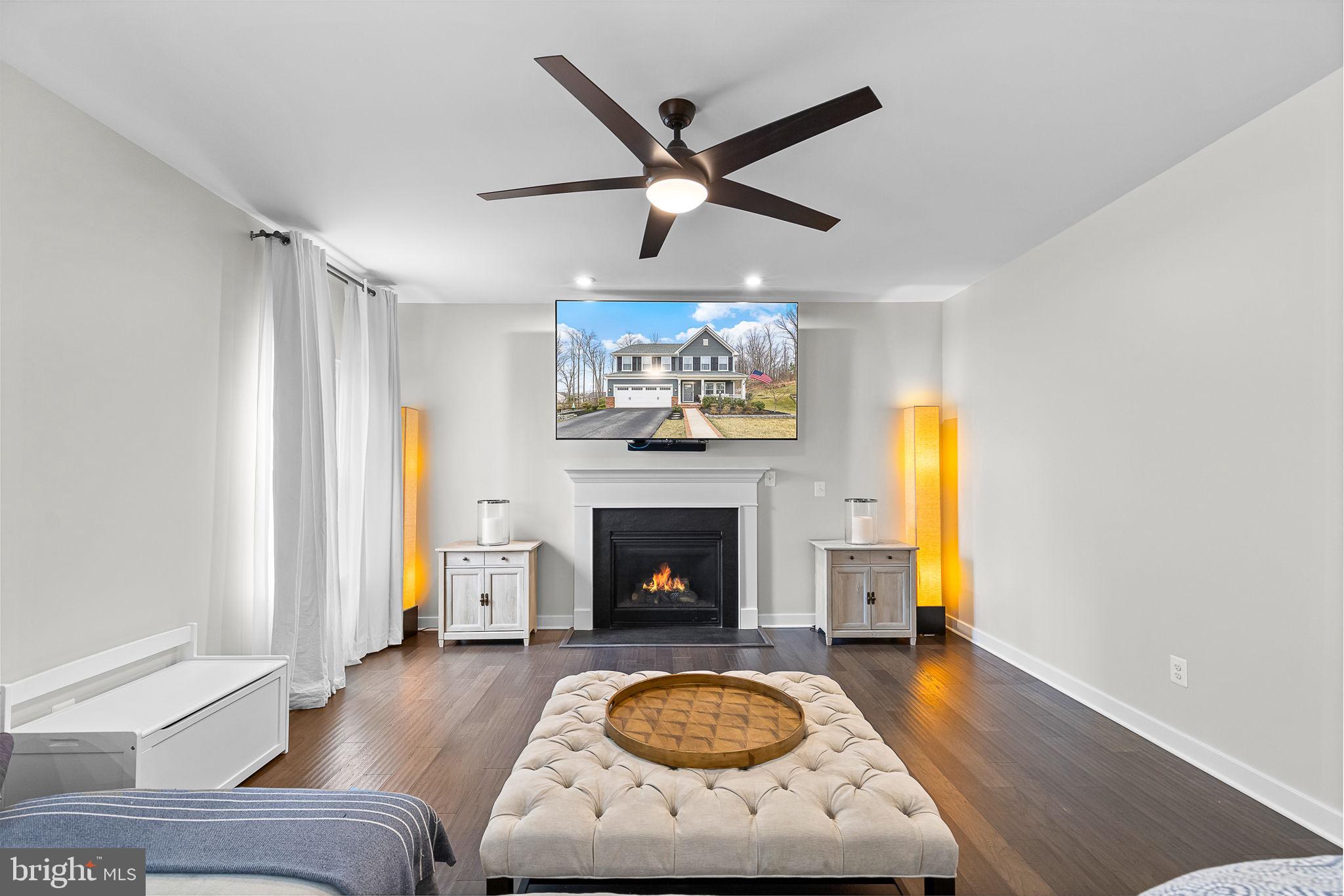 2048 Scarlet Pine Rd