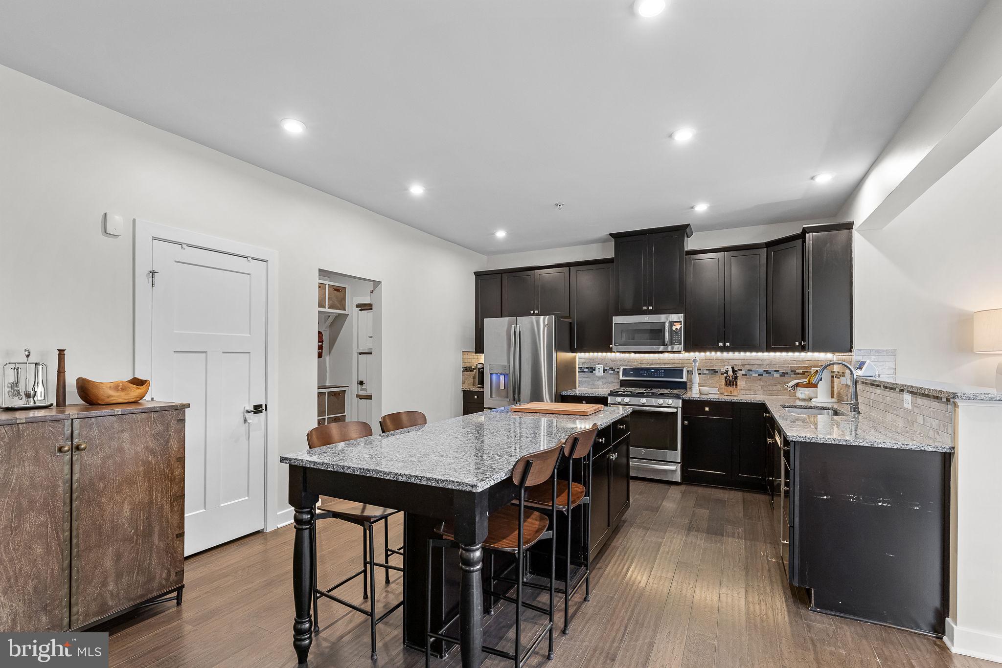 2048 Scarlet Pine Rd