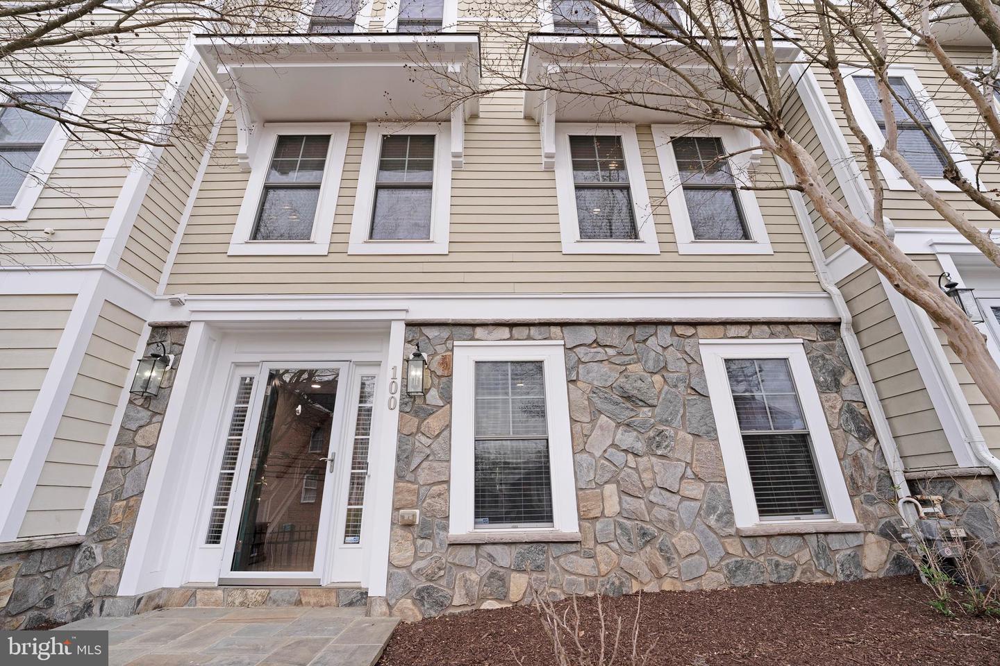 100 Washington St