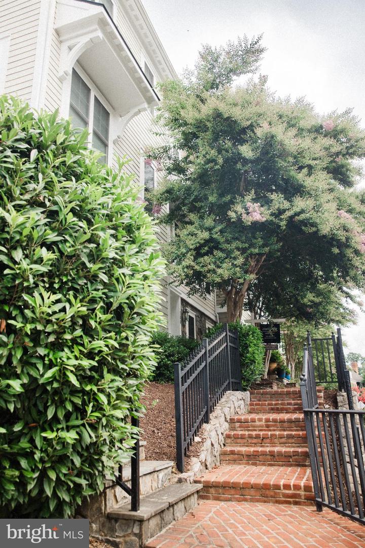 100 Washington St