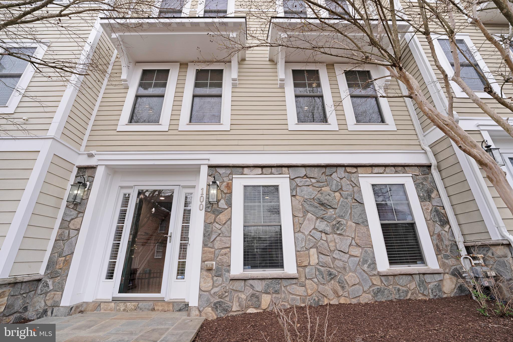 100 Washington St