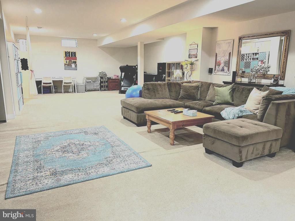 4609 BESSELINK WAY