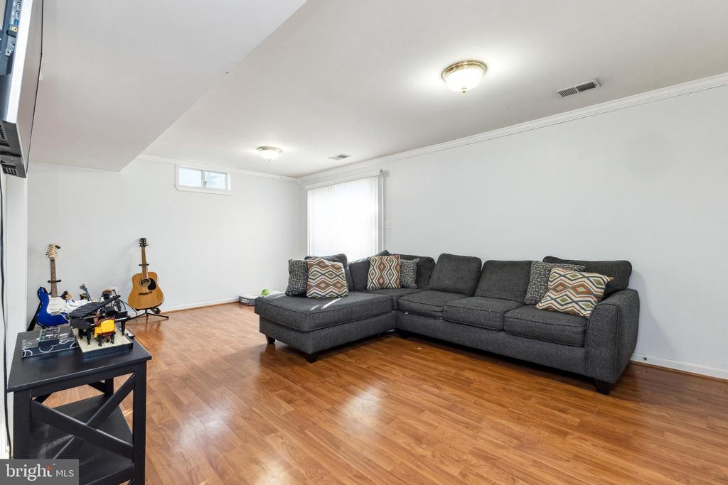 12061 VANTAGE POINT CT