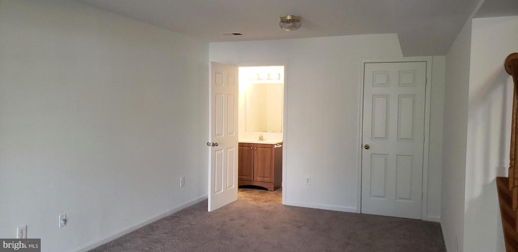 7903 APACHE RIDGE CT