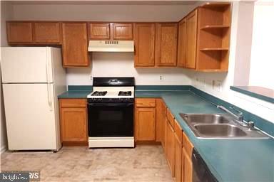 7903 APACHE RIDGE CT