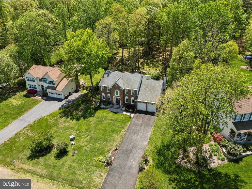 6089 THRAVE LANE