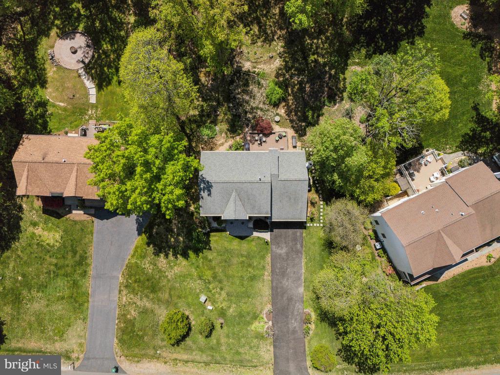 6089 THRAVE LANE