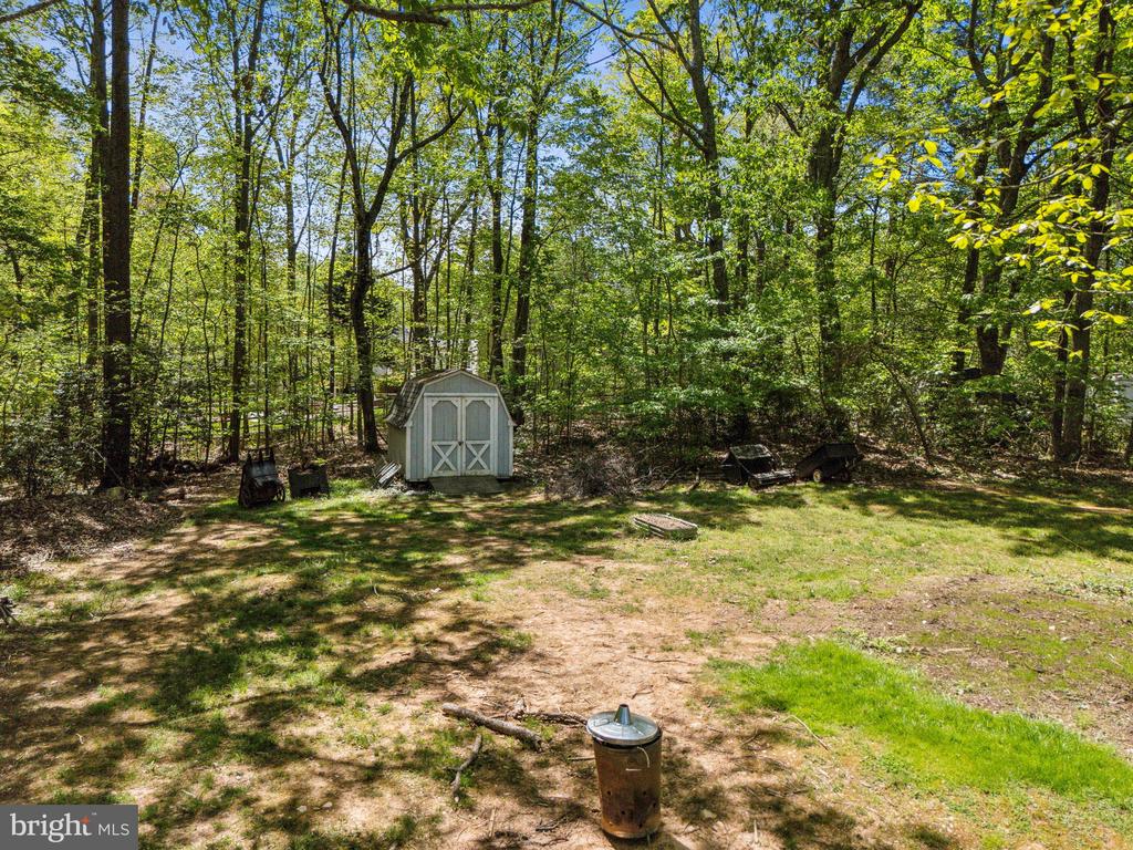 6089 THRAVE LANE