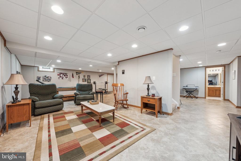 6089 THRAVE LANE