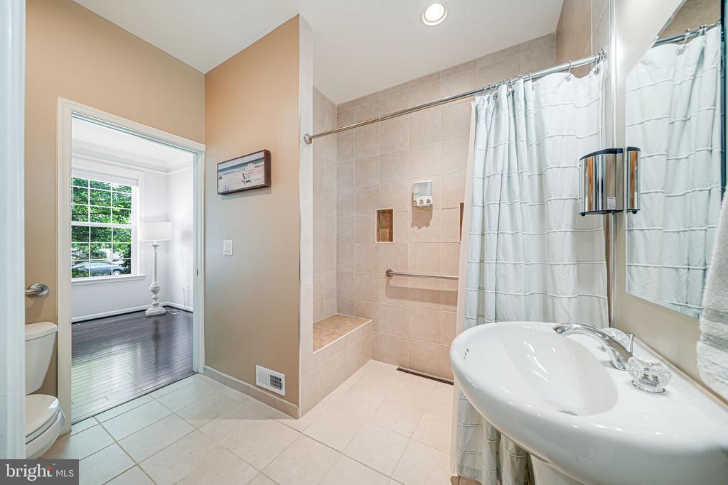 15202 Jennerette Ln