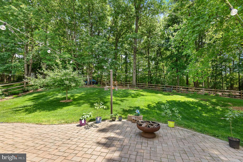 3587 Lions Field Rd