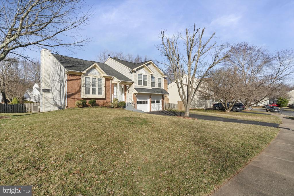 14690 STRATFORD DR