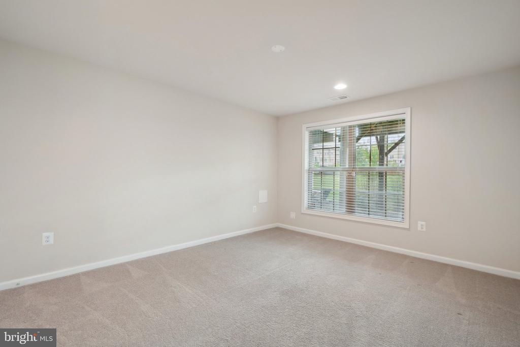 15915 Darling Pl