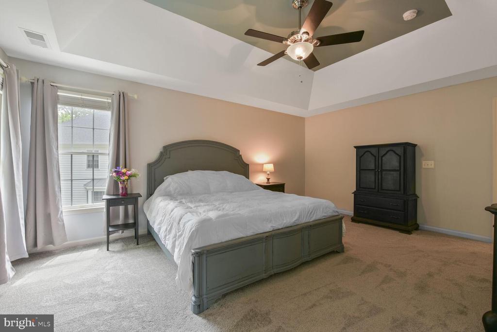 5907 TULLOCH SPRING CT