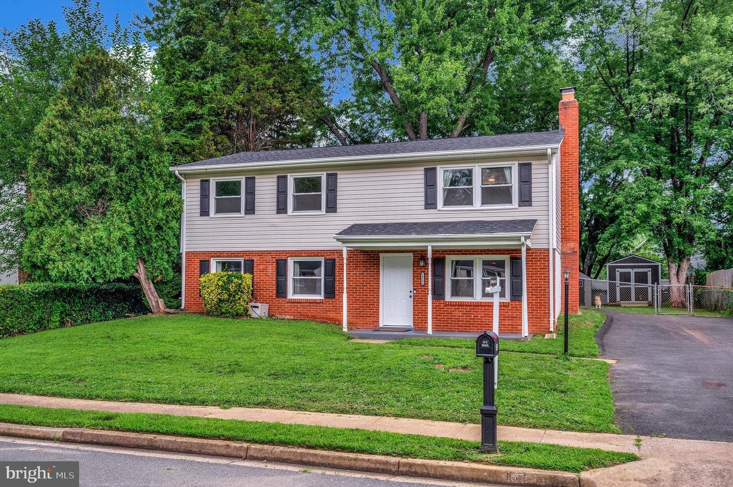 14204 Lindendale Rd