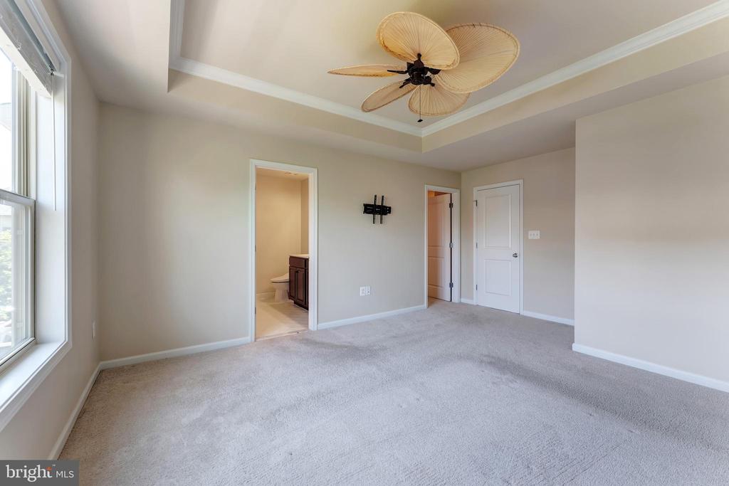 6843 William White Way