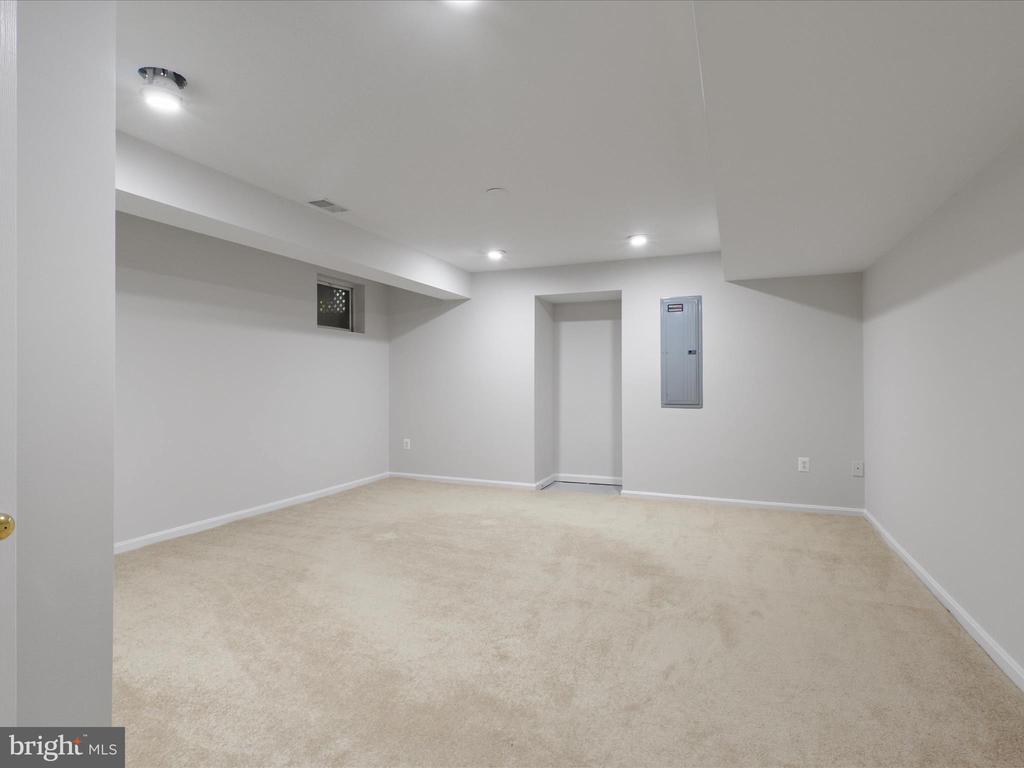 13044 PILGRIMS INN DRIVE