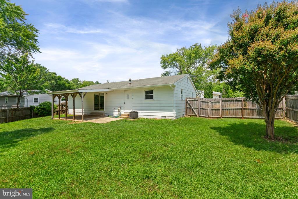 13223 Hawthorn Ln