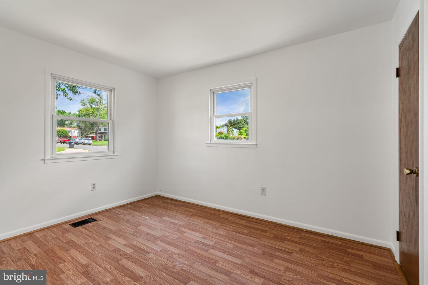 13223 Hawthorn Ln