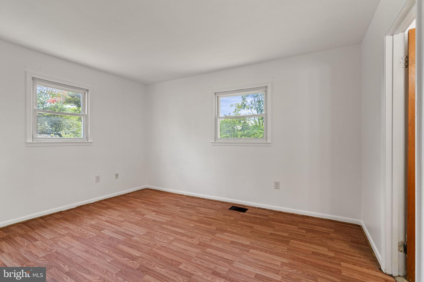 13223 Hawthorn Ln