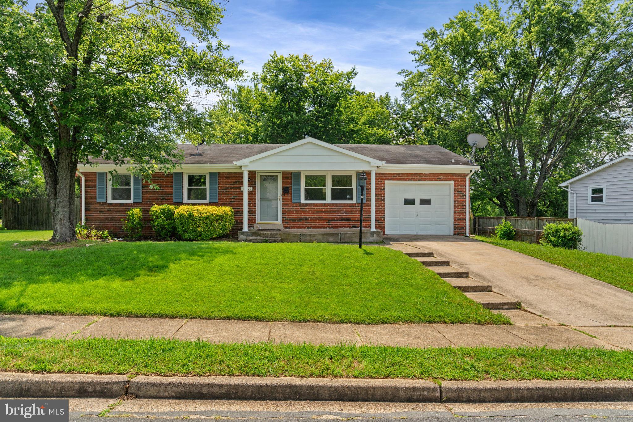 13223 Hawthorn Ln