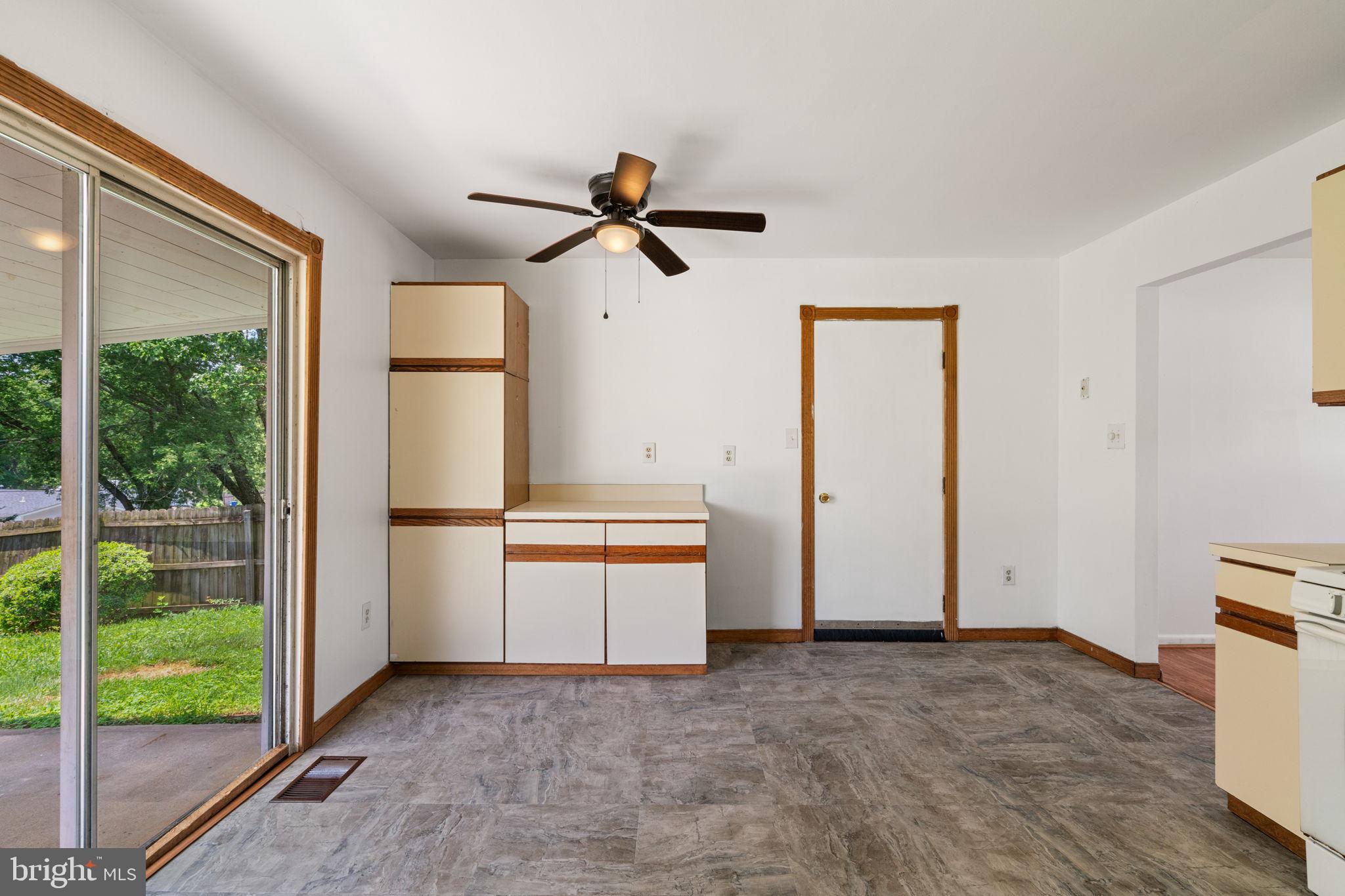 13223 Hawthorn Ln