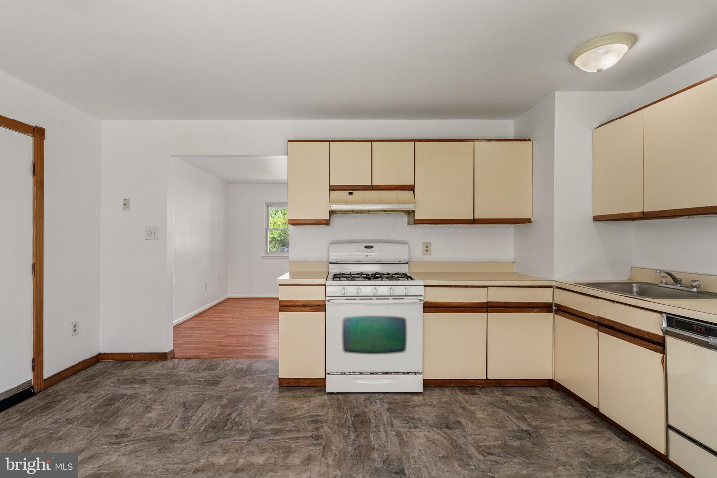 13223 Hawthorn Ln