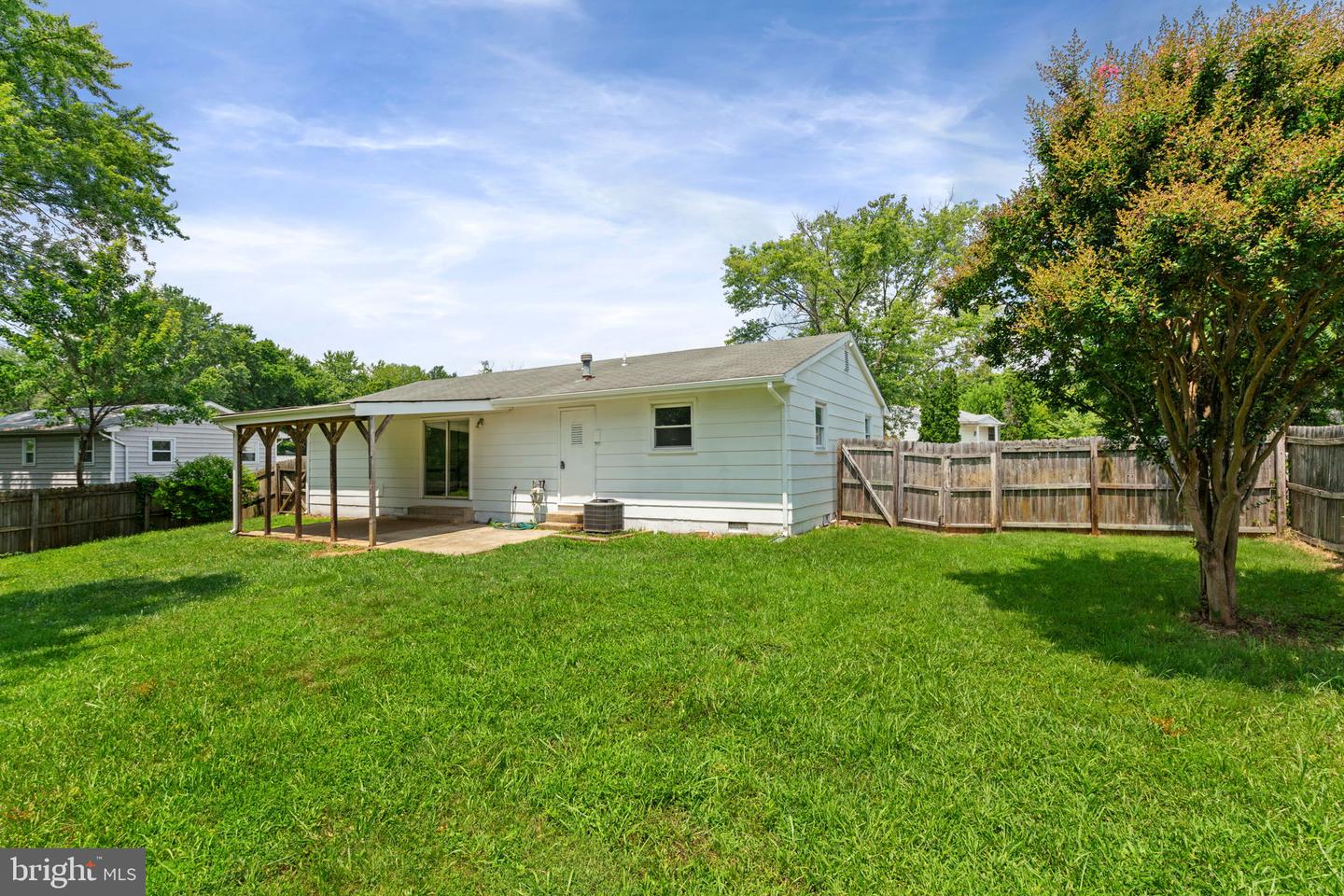 13223 Hawthorn Ln