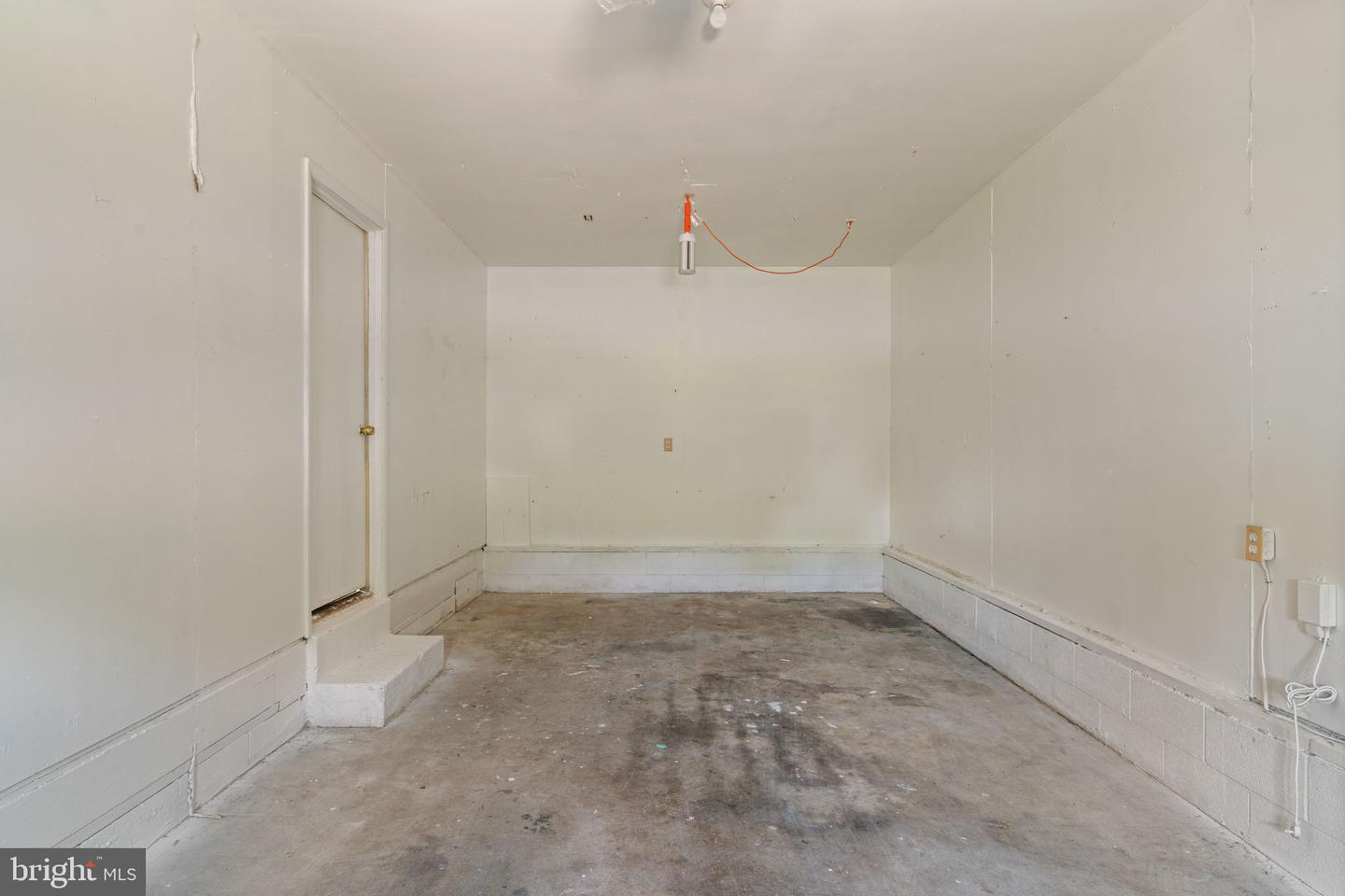 13223 Hawthorn Ln