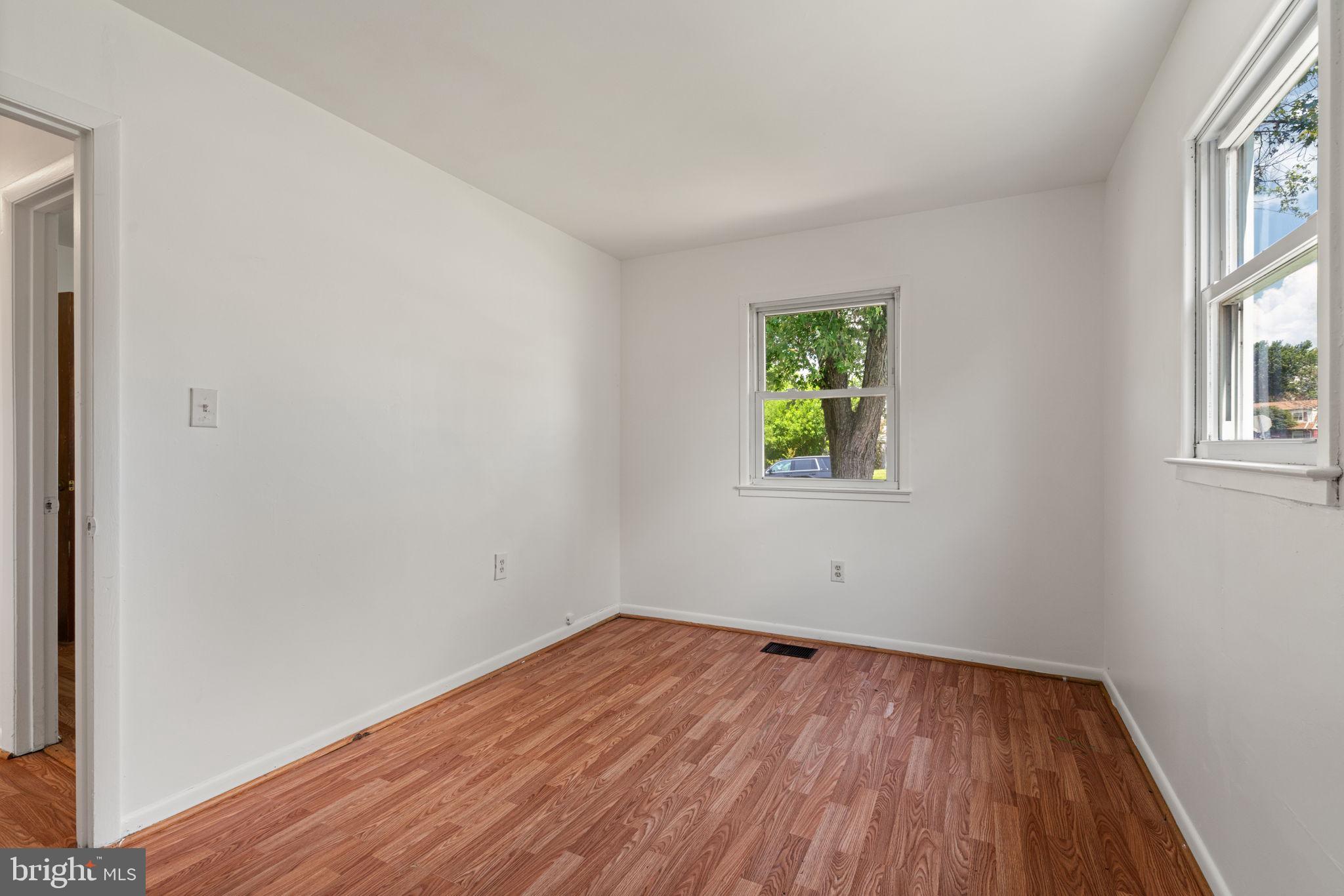 13223 Hawthorn Ln