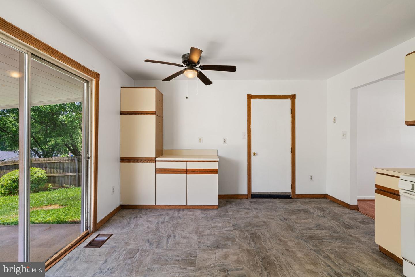 13223 Hawthorn Ln