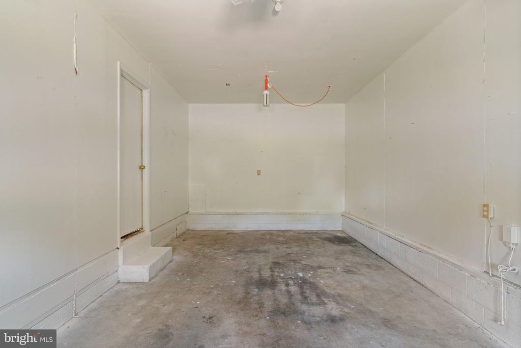 13223 Hawthorn Ln