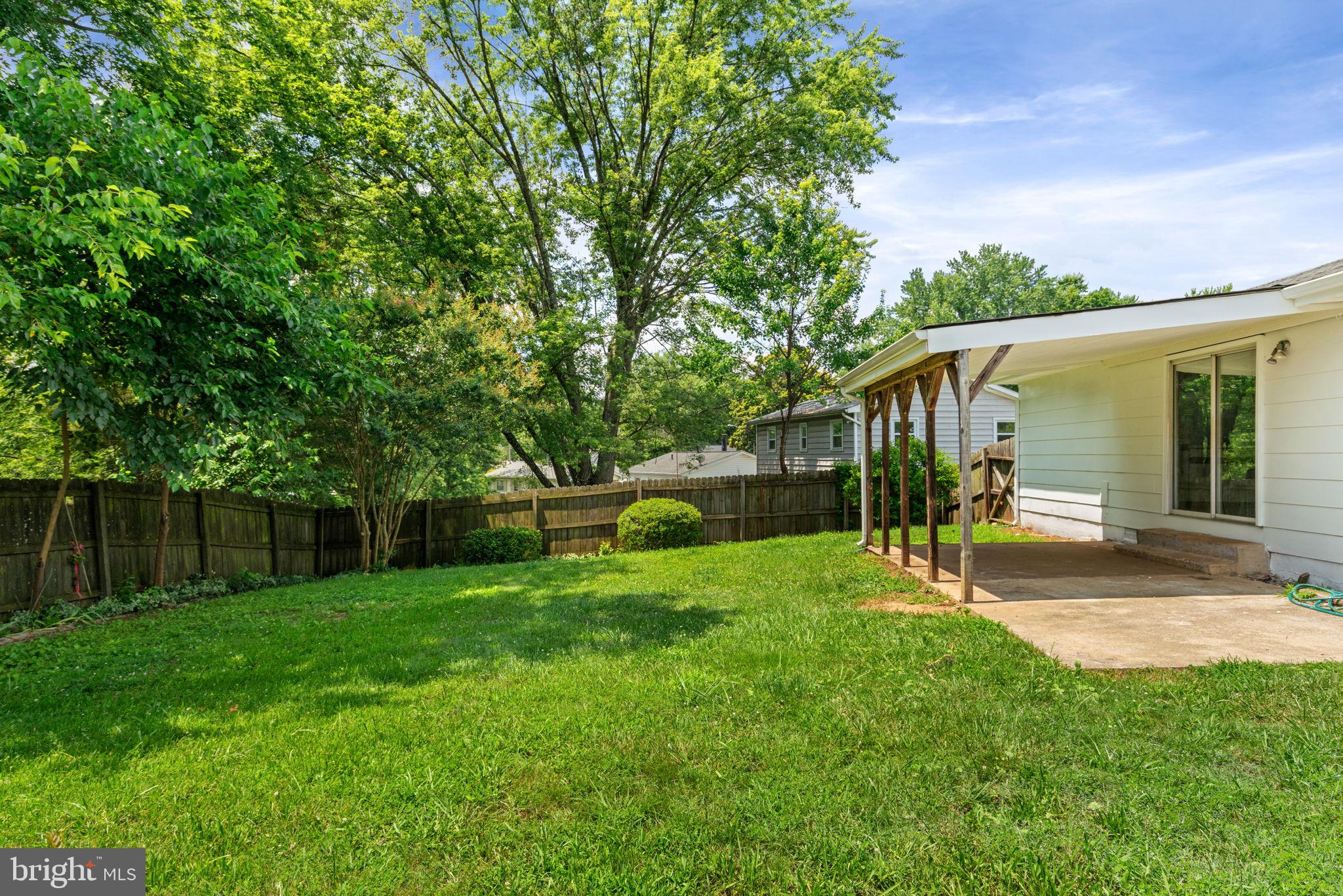 13223 Hawthorn Ln