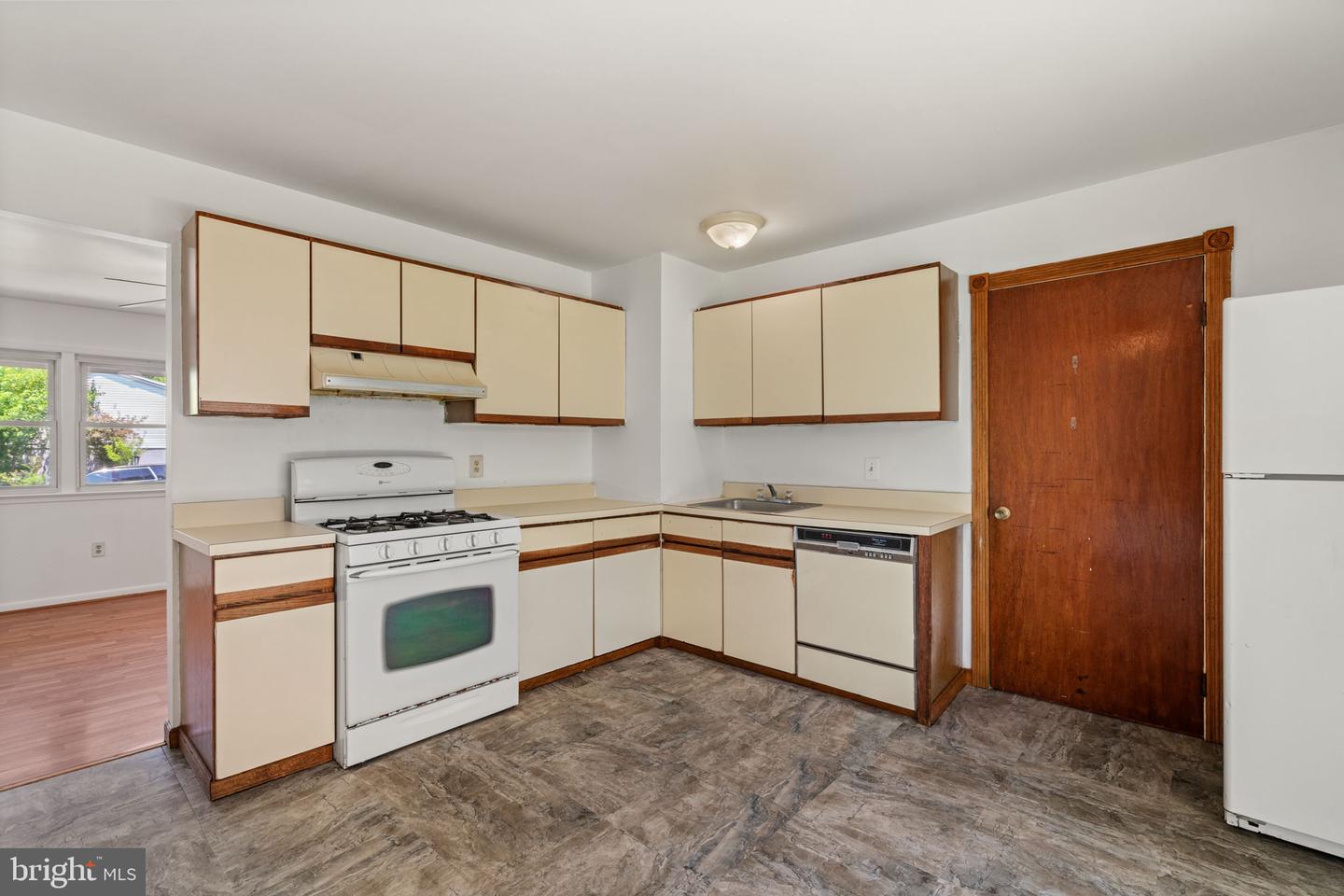 13223 Hawthorn Ln