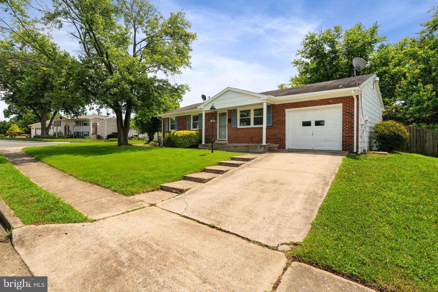 13223 Hawthorn Ln