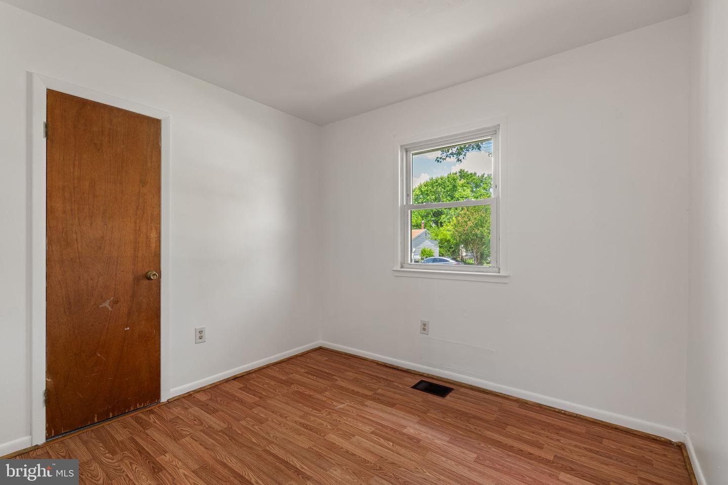 13223 Hawthorn Ln