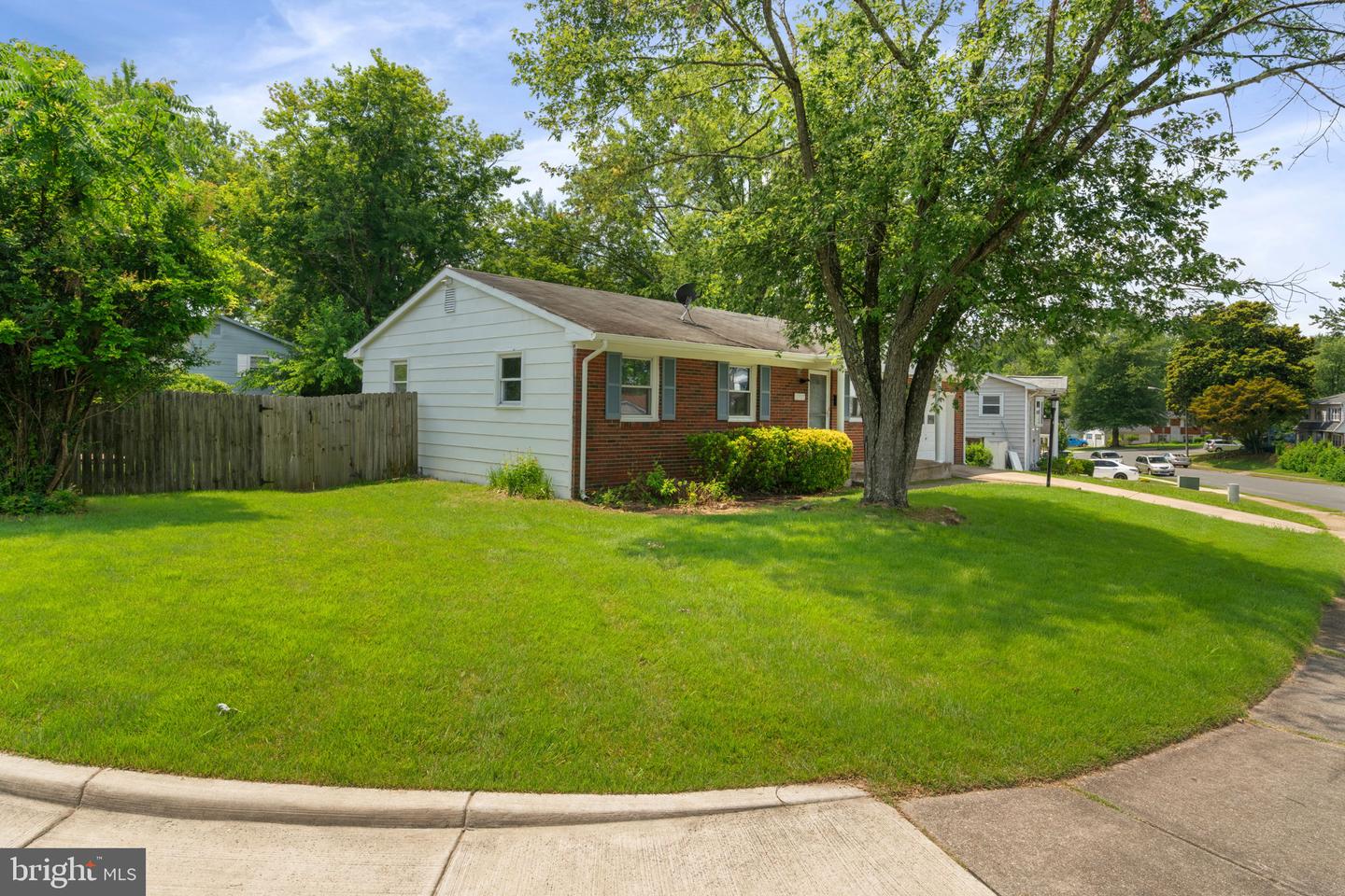 13223 Hawthorn Ln