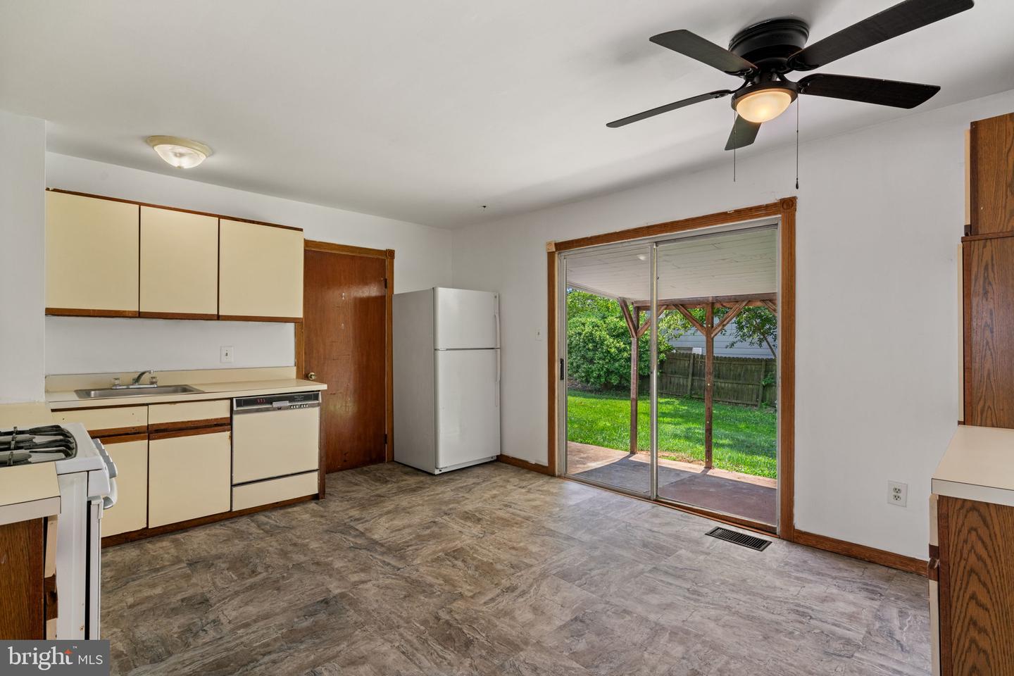 13223 Hawthorn Ln