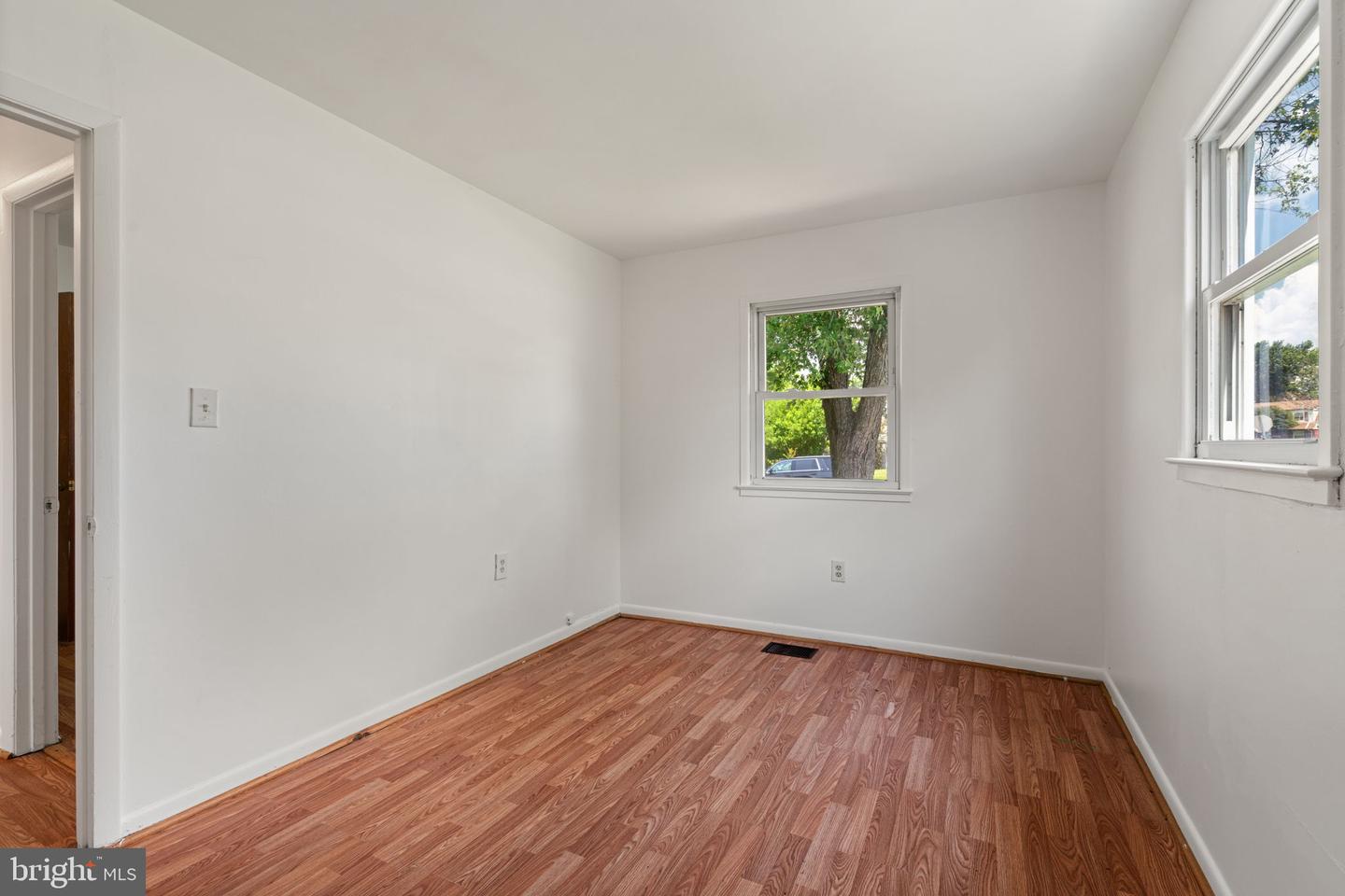 13223 Hawthorn Ln